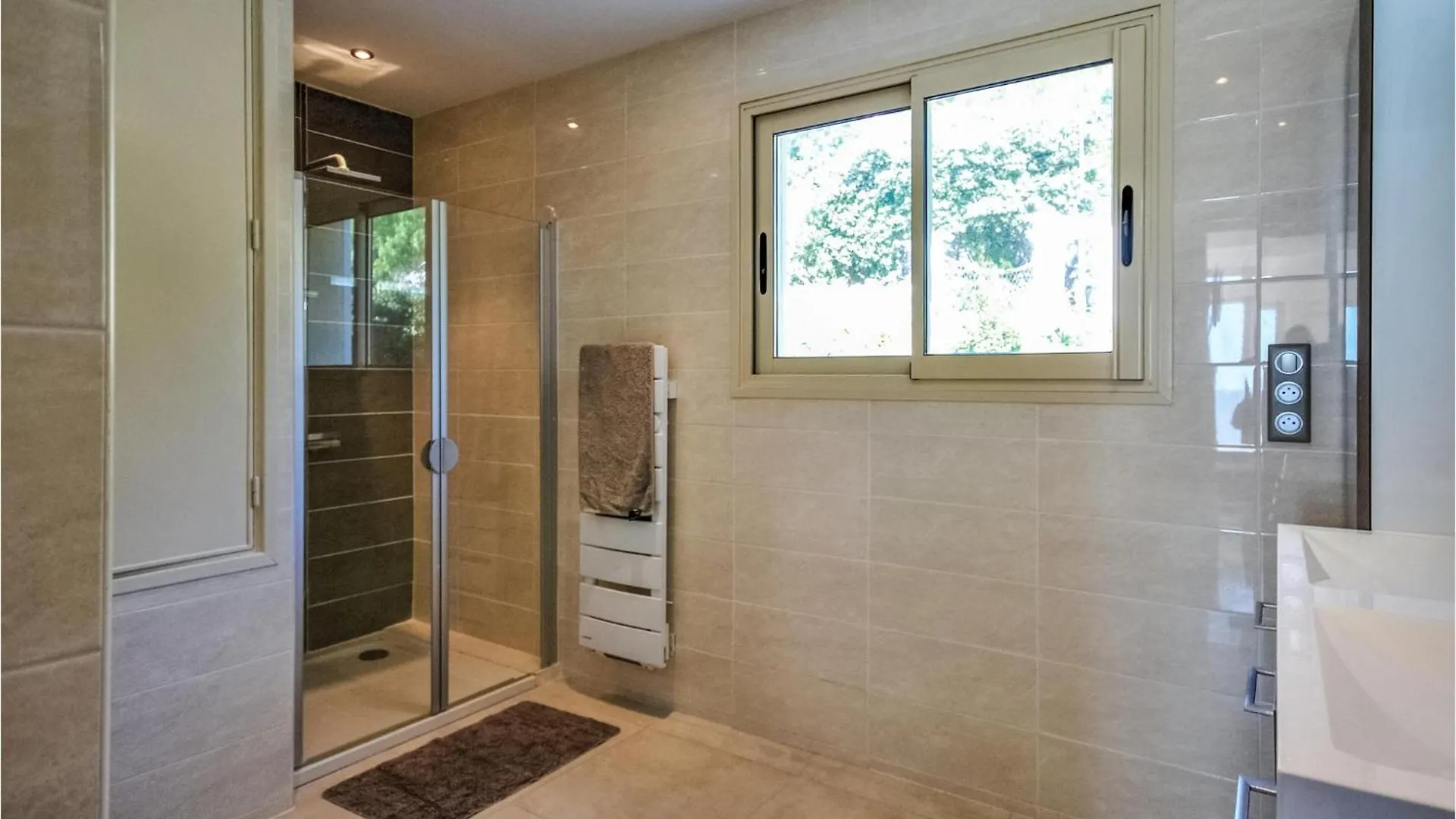 Beautiful Home In Les Issambres 0*,