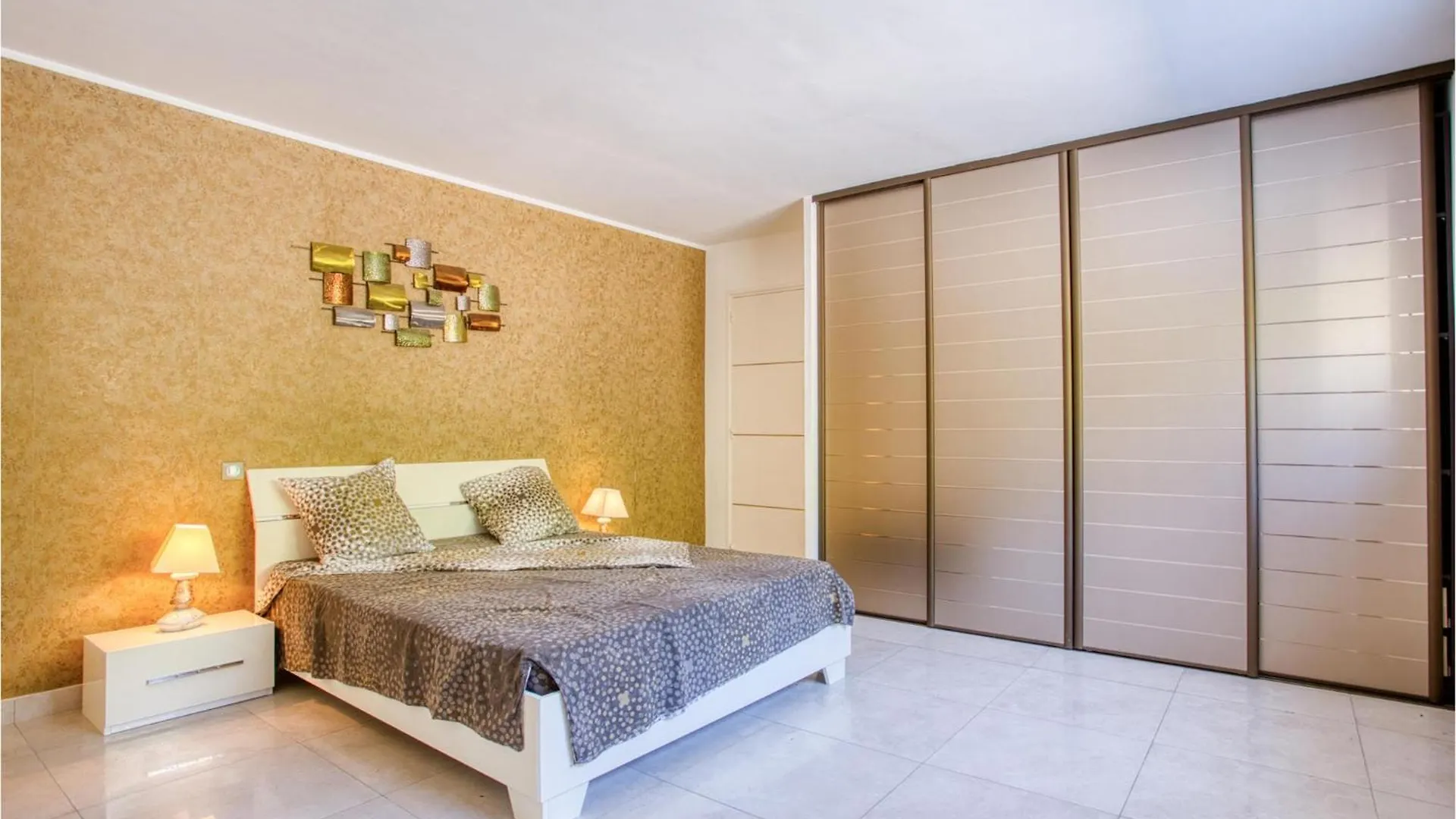 Beautiful Home In Les Issambres 0*,